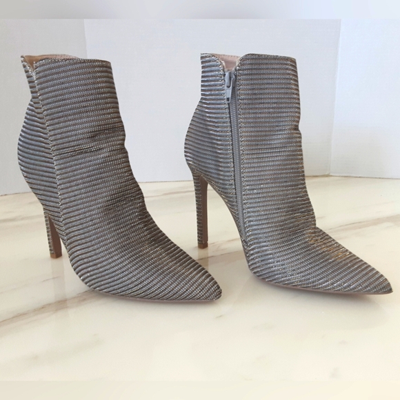 QUPID Metallic Silver Gold Pewter Stiletto Ankle Boots Sz 7M - Picture 2 of 9